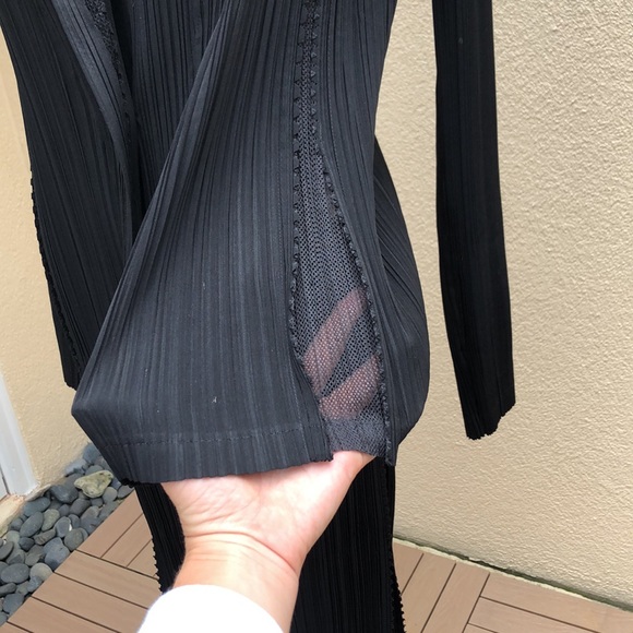 Issey Miyake Fete Fully Pleated Black Blazer and Pant Suit - Picture 5 of 13